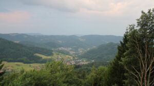 Dieses Bild zeigt eine Webcam-Aufnahme vom Achertal, aufgenommen am Mittwoch, den 15.07.2026 um 05:50 Uhr. Die Temperatur betrug 21.8°C.