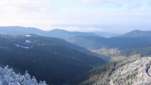 Dieses Bild zeigt eine Webcam-Aufnahme vom Achertal, aufgenommen am Donnerstag, den 27.11.2025 um 13:30 Uhr. Die Temperatur betrug -1.4°C.