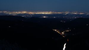 Dieses Bild zeigt eine Webcam-Aufnahme vom Achertal, aufgenommen am Montag, den 01.12.2025 um 07:00 Uhr. Die Temperatur betrug -1.7°C.