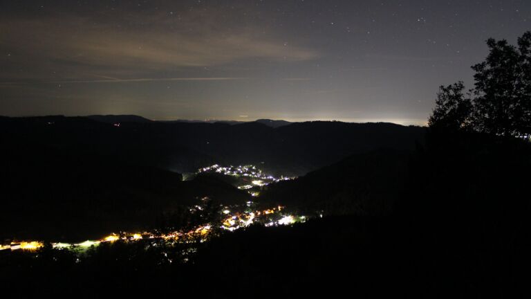 Dieses Bild zeigt eine Webcam-Aufnahme vom Achertal, aufgenommen am Donnerstag, den 15.10.2026 um 05:00 Uhr. Die Temperatur betrug 12.5°C.