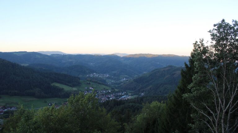 Dieses Bild zeigt eine Webcam-Aufnahme vom Achertal, aufgenommen am Mittwoch, den 23.09.2026 um 07:40 Uhr. Die Temperatur betrug 10.7°C.
