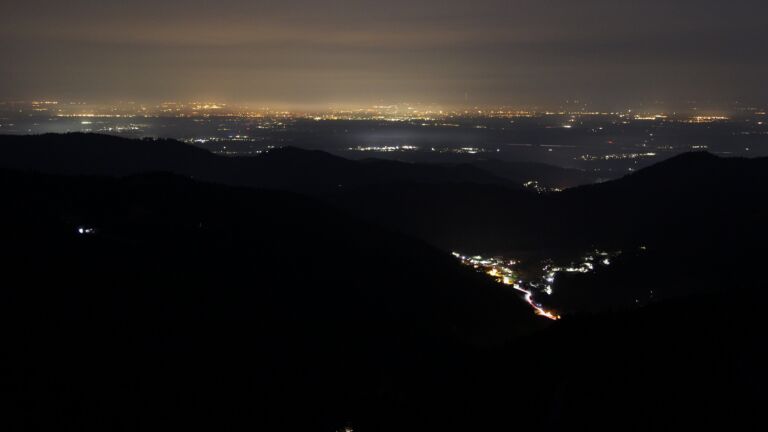 Dieses Bild zeigt eine Webcam-Aufnahme vom Achertal, aufgenommen am Sonntag, den 08.03.2026 um 00:00 Uhr. Die Temperatur betrug 8.9°C.