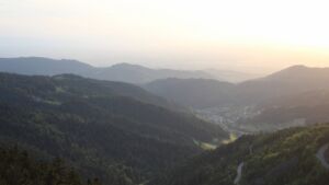 Dieses Bild zeigt eine Webcam-Aufnahme vom Achertal, aufgenommen am Montag, den 19.05.2025 um 20:40 Uhr. Die Temperatur betrug 13.7°C.