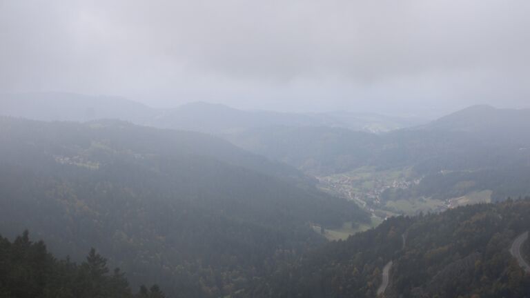 Dieses Bild zeigt eine Webcam-Aufnahme vom Achertal, aufgenommen am Donnerstag, den 09.10.2025 um 14:10 Uhr. Die Temperatur betrug 10.9°C.