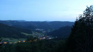 Dieses Bild zeigt eine Webcam-Aufnahme vom Achertal, aufgenommen am Sonntag, den 07.06.2026 um 22:10 Uhr. Die Temperatur betrug 15.8°C.