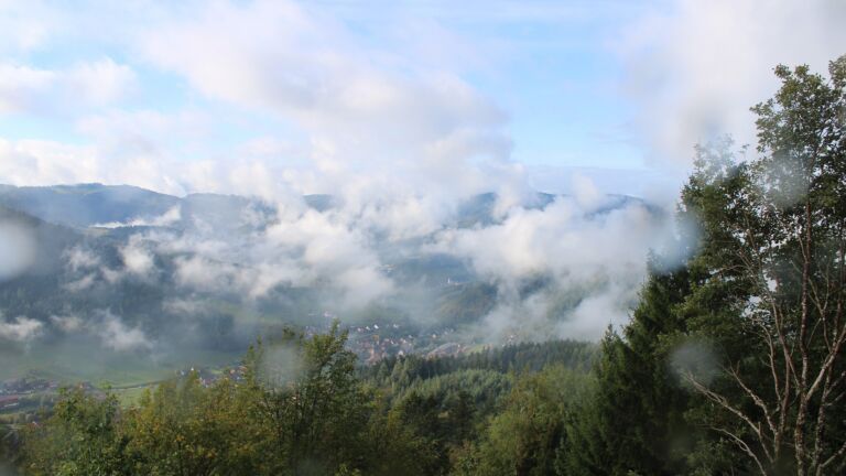 Dieses Bild zeigt eine Webcam-Aufnahme vom Achertal, aufgenommen am Mittwoch, den 14.10.2026 um 10:20 Uhr. Die Temperatur betrug 13.1°C.