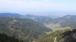 Dieses Bild zeigt eine Webcam-Aufnahme vom Achertal, aufgenommen am Freitag, den 17.04.2026 um 12:00 Uhr. Die Temperatur betrug 14.1°C.