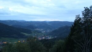 Dieses Bild zeigt eine Webcam-Aufnahme vom Achertal, aufgenommen am Sonntag, den 11.10.2026 um 19:10 Uhr. Die Temperatur betrug 7.5°C.