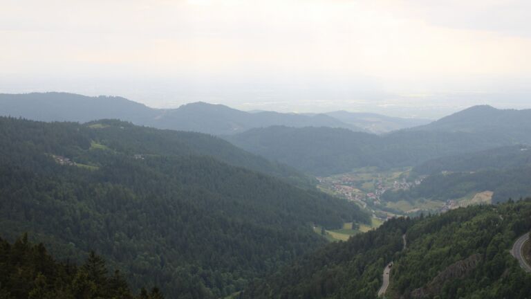Dieses Bild zeigt eine Webcam-Aufnahme vom Achertal, aufgenommen am Donnerstag, den 22.05.2025 um 18:00 Uhr. Die Temperatur betrug 7.8°C.