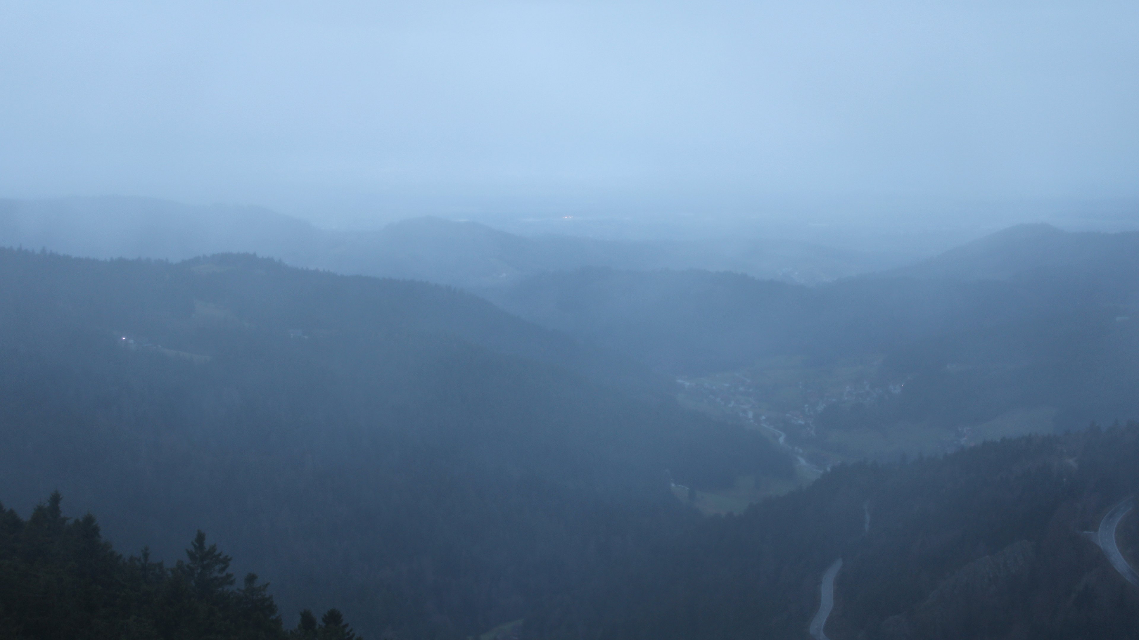 Dieses Bild zeigt eine Webcam-Aufnahme vom Achertal, aufgenommen am Samstag, den 06.12.2025 um 08:10 Uhr. Die Temperatur betrug 1.4°C.