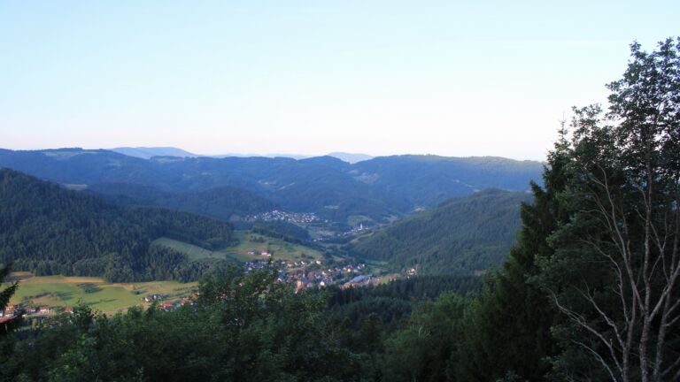 Dieses Bild zeigt eine Webcam-Aufnahme vom Achertal, aufgenommen am Montag, den 06.07.2026 um 07:00 Uhr. Die Temperatur betrug 15°C.