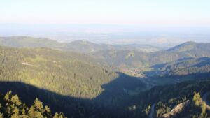 Dieses Bild zeigt eine Webcam-Aufnahme vom Achertal, aufgenommen am Freitag, den 24.04.2026 um 07:30 Uhr. Die Temperatur betrug 12.1°C.