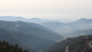 Dieses Bild zeigt eine Webcam-Aufnahme vom Achertal, aufgenommen am Freitag, den 06.03.2026 um 16:00 Uhr. Die Temperatur betrug 13.8°C.