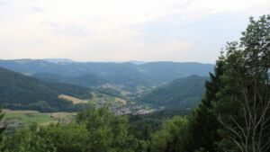 Dieses Bild zeigt eine Webcam-Aufnahme vom Achertal, aufgenommen am Sonntag, den 28.06.2026 um 19:40 Uhr. Die Temperatur betrug 32.9°C.