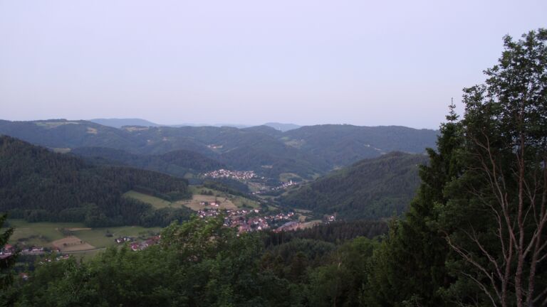 Dieses Bild zeigt eine Webcam-Aufnahme vom Achertal, aufgenommen am Dienstag, den 26.05.2026 um 05:10 Uhr. Die Temperatur betrug 21.3°C.