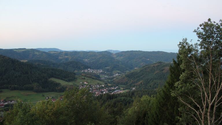 Dieses Bild zeigt eine Webcam-Aufnahme vom Achertal, aufgenommen am Dienstag, den 15.09.2026 um 06:50 Uhr. Die Temperatur betrug 17.6°C.