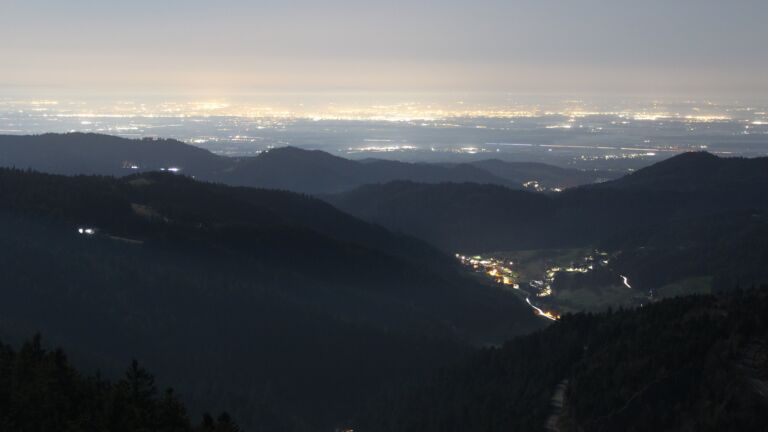 Dieses Bild zeigt eine Webcam-Aufnahme vom Achertal, aufgenommen am Donnerstag, den 05.03.2026 um 05:30 Uhr. Die Temperatur betrug 5.2°C.