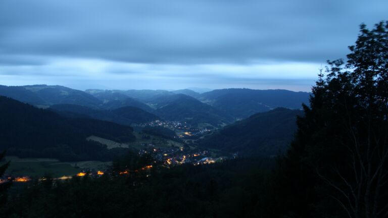 Dieses Bild zeigt eine Webcam-Aufnahme vom Achertal, aufgenommen am Montag, den 29.06.2026 um 05:00 Uhr. Die Temperatur betrug 20°C.