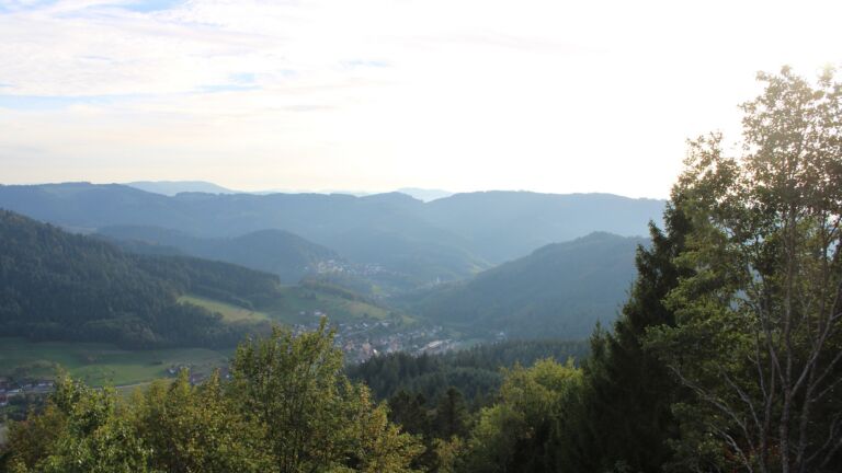 Dieses Bild zeigt eine Webcam-Aufnahme vom Achertal, aufgenommen am Samstag, den 03.10.2026 um 17:50 Uhr. Die Temperatur betrug 23.2°C.