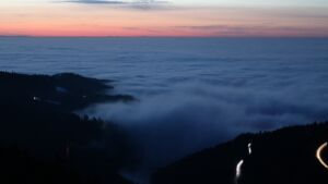 Dieses Bild zeigt eine Webcam-Aufnahme vom Achertal, aufgenommen am Sonntag, den 18.01.2026 um 18:00 Uhr. Die Temperatur betrug 3.2°C.