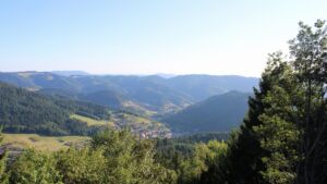 Dieses Bild zeigt eine Webcam-Aufnahme vom Achertal, aufgenommen am Dienstag, den 28.07.2026 um 19:10 Uhr. Die Temperatur betrug 30.6°C.