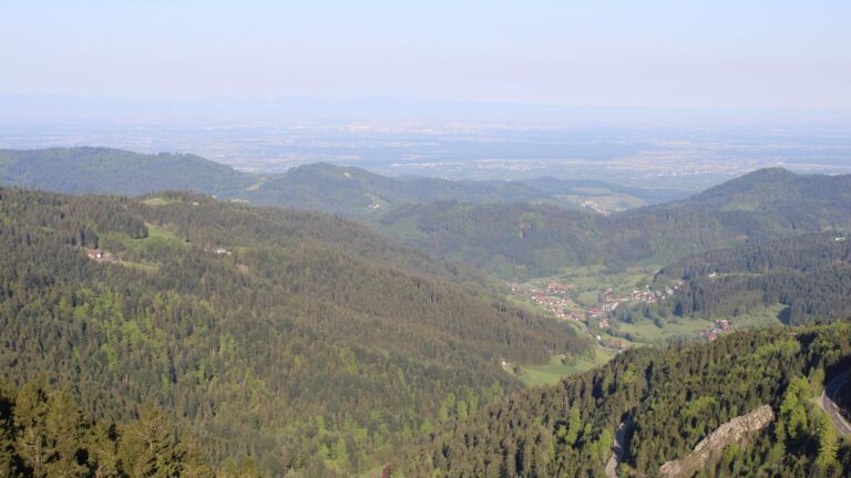 Dieses Bild zeigt eine Webcam-Aufnahme vom Achertal, aufgenommen am Freitag, den 02.05.2025 um 08:20 Uhr. Die Temperatur betrug 18.8°C.