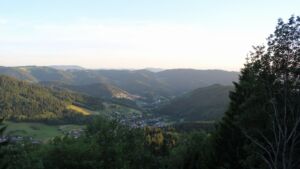 Dieses Bild zeigt eine Webcam-Aufnahme vom Achertal, aufgenommen am Samstag, den 13.06.2026 um 21:00 Uhr. Die Temperatur betrug 19.1°C.