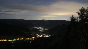 Dieses Bild zeigt eine Webcam-Aufnahme vom Achertal, aufgenommen am Freitag, den 04.09.2026 um 01:30 Uhr. Die Temperatur betrug 18.9°C.
