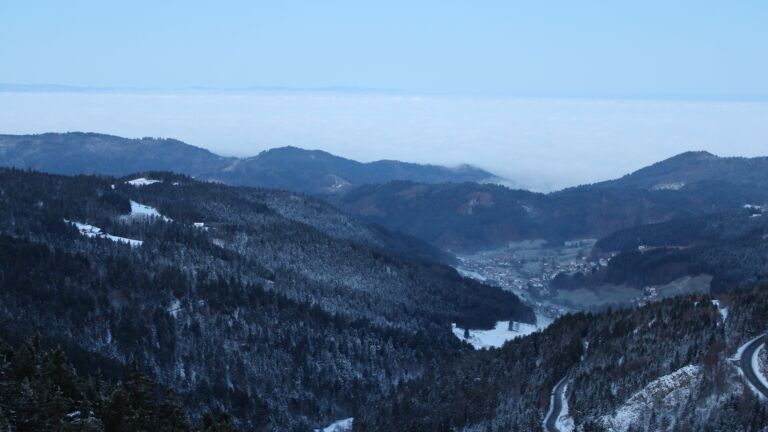 Dieses Bild zeigt eine Webcam-Aufnahme vom Achertal, aufgenommen am Samstag, den 22.11.2025 um 07:30 Uhr. Die Temperatur betrug -4.8°C.