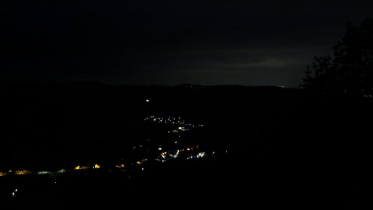 Dieses Bild zeigt eine Webcam-Aufnahme vom Achertal, aufgenommen am Samstag, den 13.06.2026 um 03:50 Uhr. Die Temperatur betrug 14.1°C.