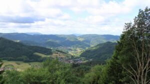 Dieses Bild zeigt eine Webcam-Aufnahme vom Achertal, aufgenommen am Freitag, den 05.06.2026 um 10:40 Uhr. Die Temperatur betrug 12.2°C.