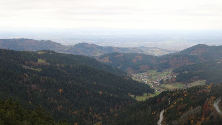 Dieses Bild zeigt eine Webcam-Aufnahme vom Achertal, aufgenommen am Samstag, den 01.11.2025 um 15:20 Uhr. Die Temperatur betrug 11.2°C.
