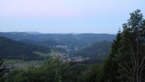 Dieses Bild zeigt eine Webcam-Aufnahme vom Achertal, aufgenommen am Sonntag, den 24.05.2026 um 05:20 Uhr. Die Temperatur betrug 19.8°C.