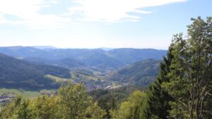 Dieses Bild zeigt eine Webcam-Aufnahme vom Achertal, aufgenommen am Sonntag, den 27.09.2026 um 14:10 Uhr. Die Temperatur betrug 29.5°C.
