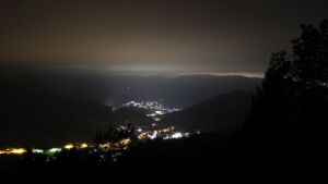Dieses Bild zeigt eine Webcam-Aufnahme vom Achertal, aufgenommen am Samstag, den 17.10.2026 um 00:30 Uhr. Die Temperatur betrug 13.7°C.