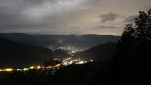 Dieses Bild zeigt eine Webcam-Aufnahme vom Achertal, aufgenommen am Dienstag, den 20.10.2026 um 23:00 Uhr. Die Temperatur betrug 10°C.