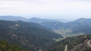 Dieses Bild zeigt eine Webcam-Aufnahme vom Achertal, aufgenommen am Mittwoch, den 15.04.2026 um 13:20 Uhr. Die Temperatur betrug 8.1°C.