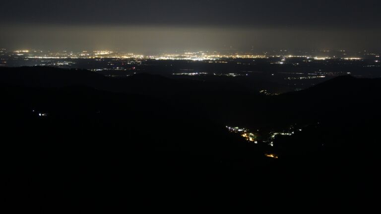 Dieses Bild zeigt eine Webcam-Aufnahme vom Achertal, aufgenommen am Donnerstag, den 02.10.2025 um 01:30 Uhr. Die Temperatur betrug 3.1°C.