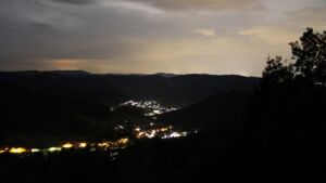 Dieses Bild zeigt eine Webcam-Aufnahme vom Achertal, aufgenommen am Dienstag, den 25.08.2026 um 02:00 Uhr. Die Temperatur betrug 16.5°C.
