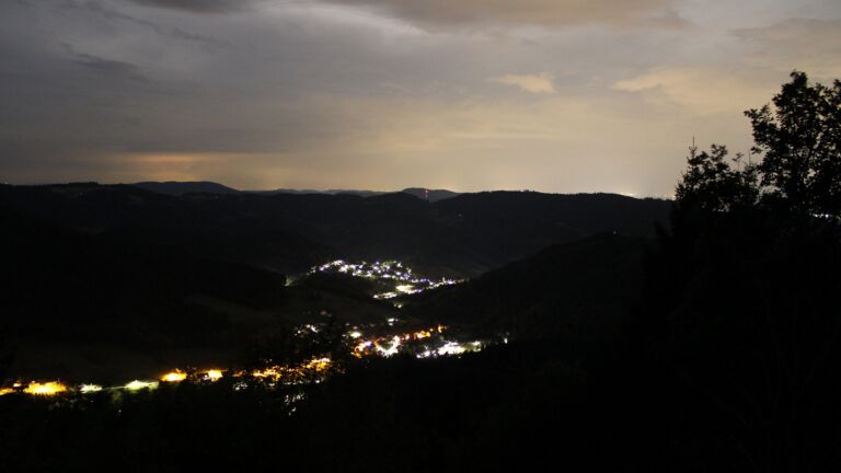 Dieses Bild zeigt eine Webcam-Aufnahme vom Achertal, aufgenommen am Dienstag, den 25.08.2026 um 02:00 Uhr. Die Temperatur betrug 16.5°C.