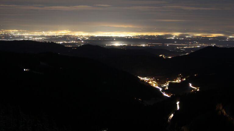 Dieses Bild zeigt eine Webcam-Aufnahme vom Achertal, aufgenommen am Dienstag, den 02.12.2025 um 06:40 Uhr. Die Temperatur betrug 1.6°C.