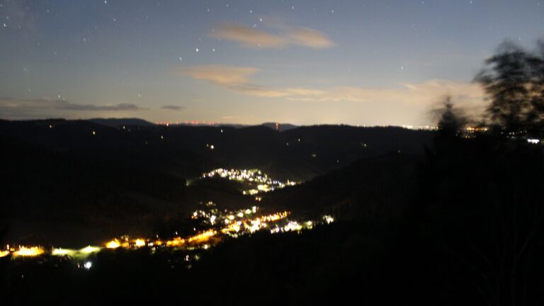 Dieses Bild zeigt eine Webcam-Aufnahme vom Achertal, aufgenommen am Montag, den 31.08.2026 um 21:40 Uhr. Die Temperatur betrug 14.6°C.