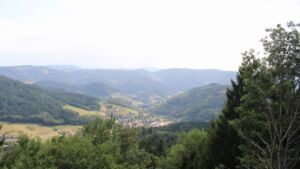 Dieses Bild zeigt eine Webcam-Aufnahme vom Achertal, aufgenommen am Montag, den 10.08.2026 um 16:50 Uhr. Die Temperatur betrug 32.4°C.