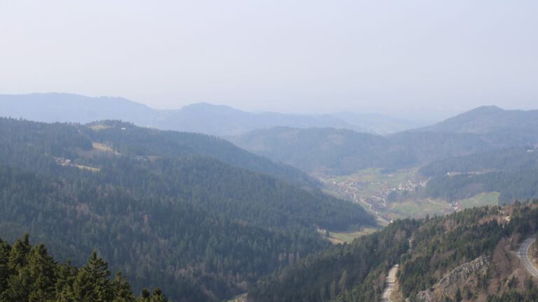 Dieses Bild zeigt eine Webcam-Aufnahme vom Achertal, aufgenommen am Montag, den 09.03.2026 um 12:50 Uhr. Die Temperatur betrug 11.1°C.