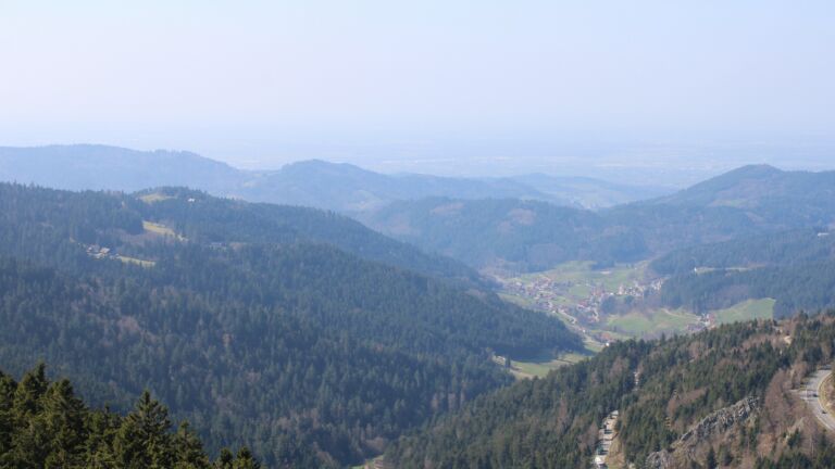 Dieses Bild zeigt eine Webcam-Aufnahme vom Achertal, aufgenommen am Mittwoch, den 18.03.2026 um 13:10 Uhr. Die Temperatur betrug 5°C.