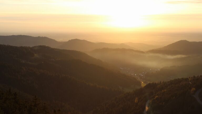 Dieses Bild zeigt eine Webcam-Aufnahme vom Achertal, aufgenommen am Donnerstag, den 09.04.2026 um 19:50 Uhr. Die Temperatur betrug 14.1°C.