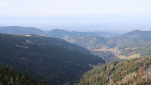 Dieses Bild zeigt eine Webcam-Aufnahme vom Achertal, aufgenommen am Donnerstag, den 18.12.2025 um 10:40 Uhr. Die Temperatur betrug 7.2°C.