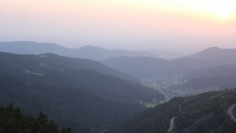 Dieses Bild zeigt eine Webcam-Aufnahme vom Achertal, aufgenommen am Donnerstag, den 14.08.2025 um 20:30 Uhr. Die Temperatur betrug 23.8°C.