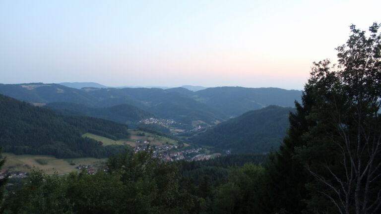 Dieses Bild zeigt eine Webcam-Aufnahme vom Achertal, aufgenommen am Mittwoch, den 29.07.2026 um 21:30 Uhr. Die Temperatur betrug 28.5°C.