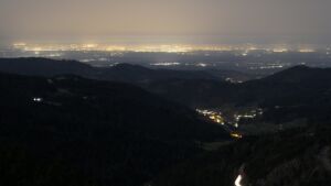 Dieses Bild zeigt eine Webcam-Aufnahme vom Achertal, aufgenommen am Freitag, den 06.03.2026 um 01:30 Uhr. Die Temperatur betrug 11.1°C.